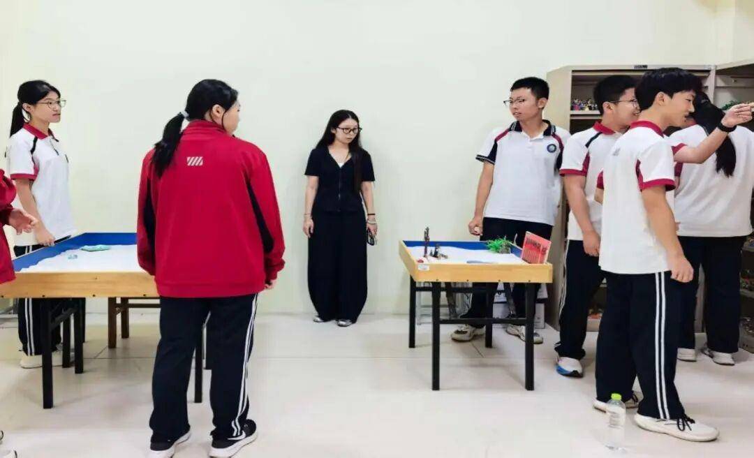 泰安長城中學心理社團開展沙盤遊戲體驗活動